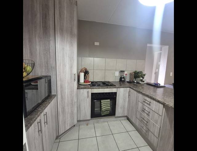 2 BEDROOM APARTMENT FOR SALE IN WILGEHEUWEL